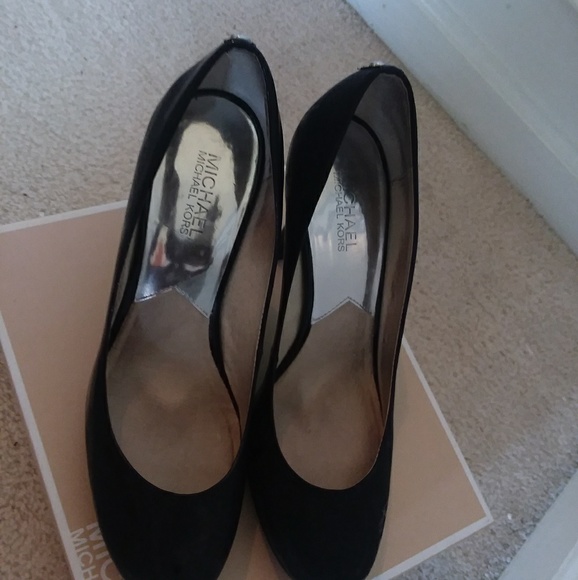 Michael Kors Ladies Platform 3 1/2 inch Shoes - Picture 2 of 4